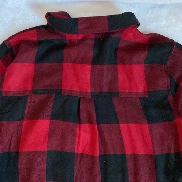 Black and red button up flannel - Picture 10 of 10